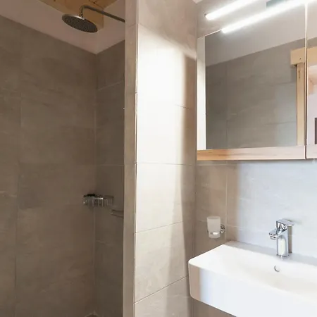 بيت للعطل Mulberry Tree House *